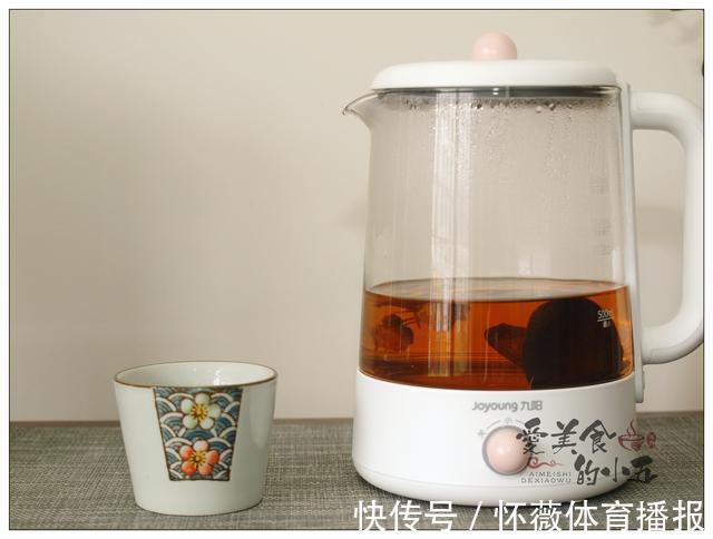 用玫瑰与陈皮煮一壶花茶，带来一天的好心情