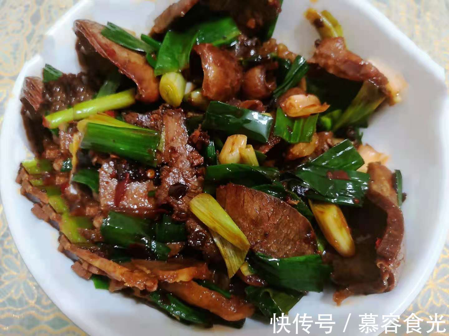 回锅肉|荤菜这么做，超级下饭还不油腻，你若不信，自己试试