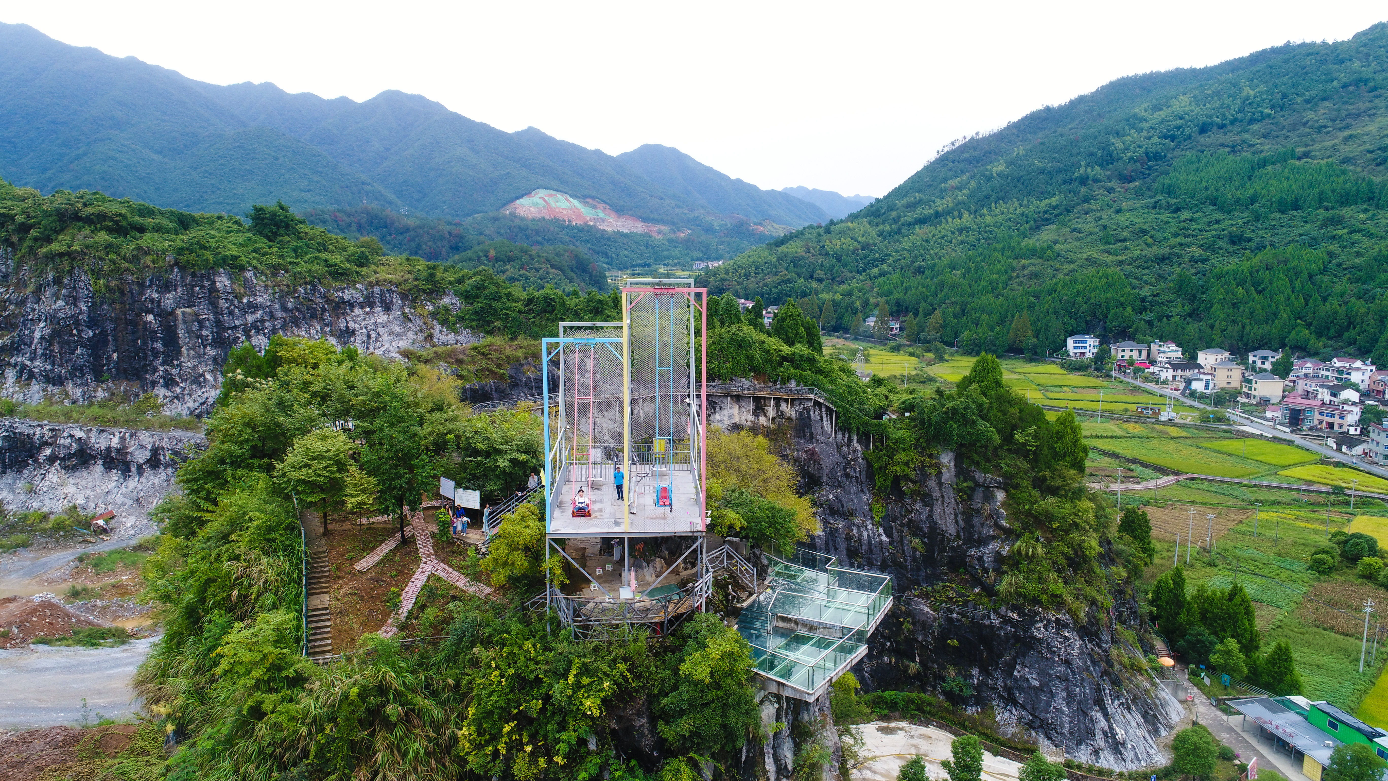 游梦幻绚丽冰雪溶洞，在江南大冰洞找寻冬日的快乐