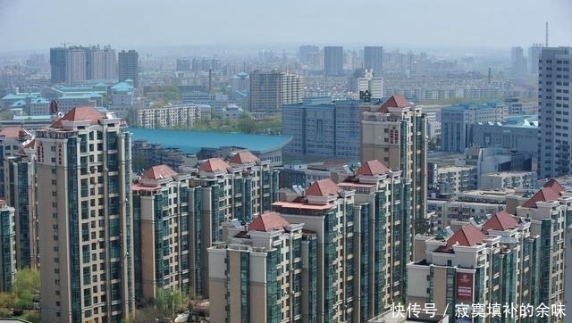 内行人|买房是选“老破小”还是“郊区新盘”内行人给出答案,幸好做对