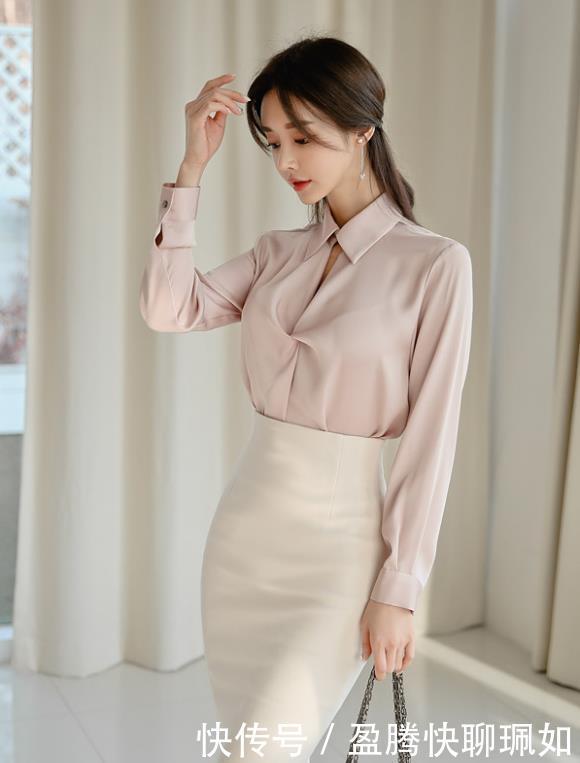 孙允珠白色高腰包臀裙,凸显优雅成熟气质