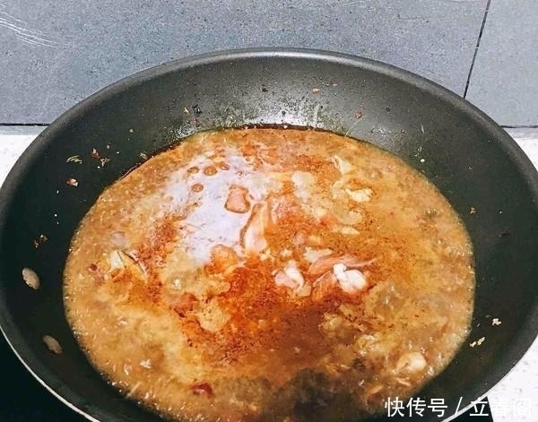 煮牛肉时,直接下锅煮是不对的,牢记两个诀窍,牛肉又软又烂