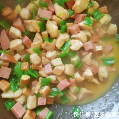 家常菜|#巨下饭的家常菜#香干火腿炒鸡丁