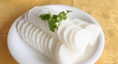 中薪|女性不想满脸皱纹，要坚持吃3种食物，补充营养、滋润身体！