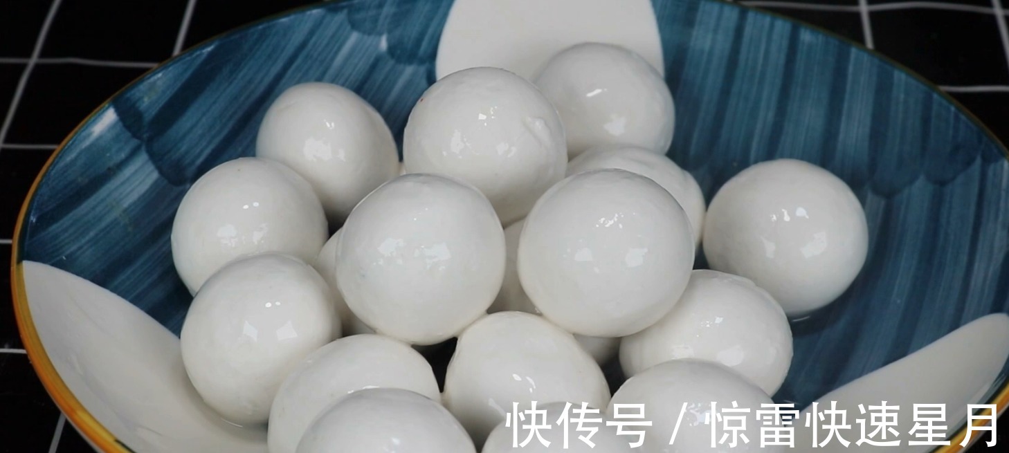 香甜可口|汤圆插上牙签,瞬间变美食,外面都买不到,第一次见这种做法!