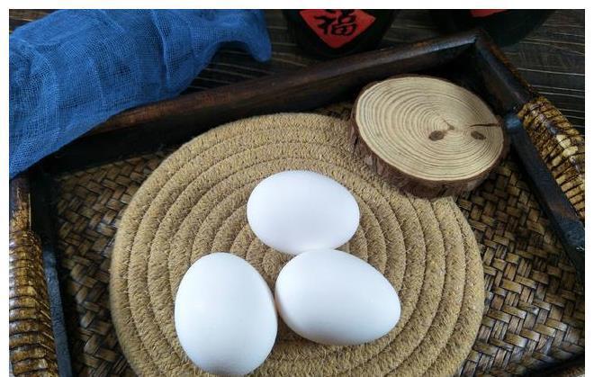 养鸡|买鸡蛋，是选红壳的还是白壳的？养鸡户告诉你，别再买错了