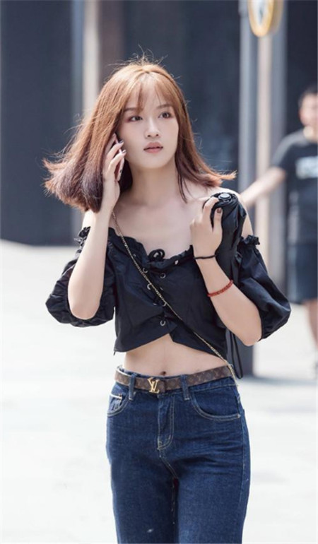 街拍时尚性感的小姐姐,仙女般的气质,凸显女神的魅力