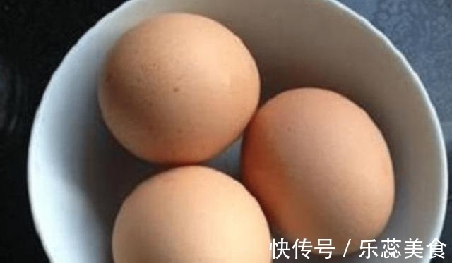 生石灰|买鸡蛋挑大的好还是小的好？养鸡场员工：这4种鸡蛋买了也不能吃