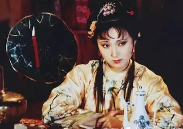 林黛玉!林黛玉出身四世侯爵之家,元春和宝钗都要选秀,为何她不用参加?