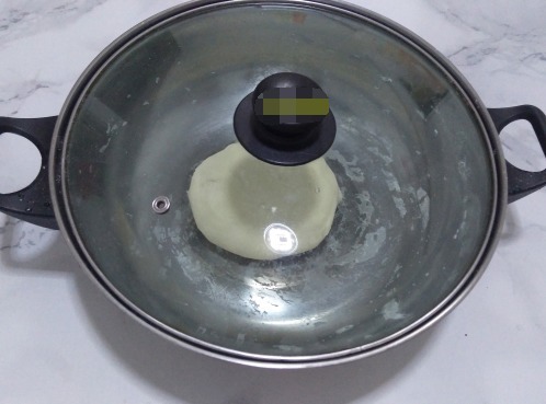 这个包子没有肉却特别鲜，只用俩食材，一个负责香，一个负责鲜！