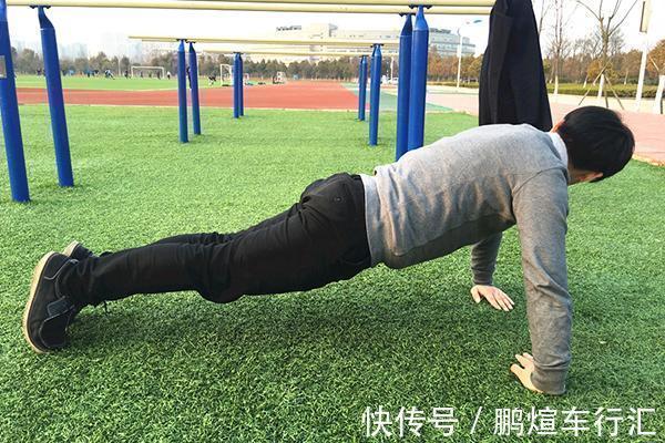 做俯卧撑|54岁大爷,天天做40个俯卧撑,他得到了什么?男性不妨了解下