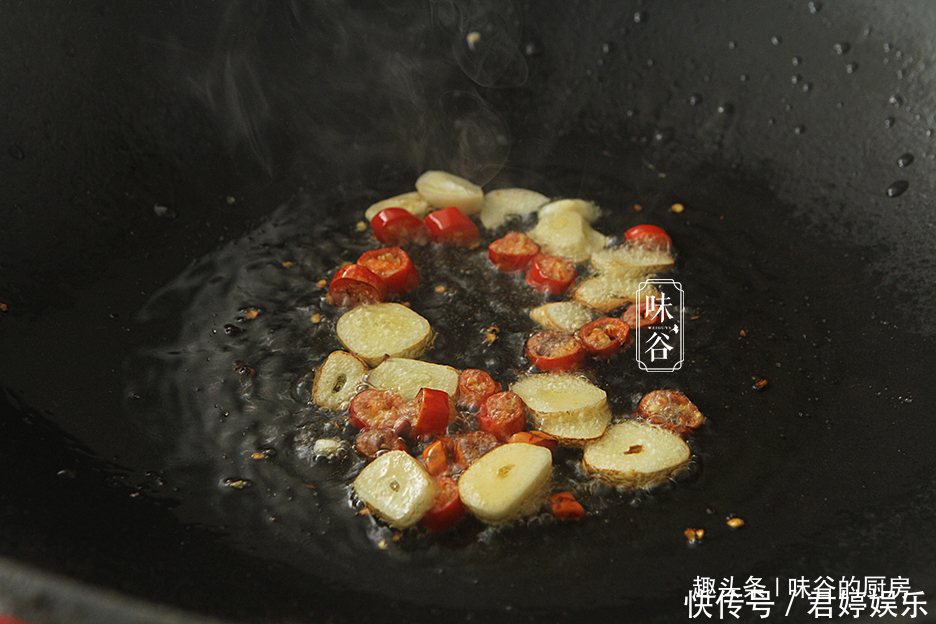 此菜富含天然叶酸，准妈妈要多吃，和粉丝一起炒，香脆可口吃着香