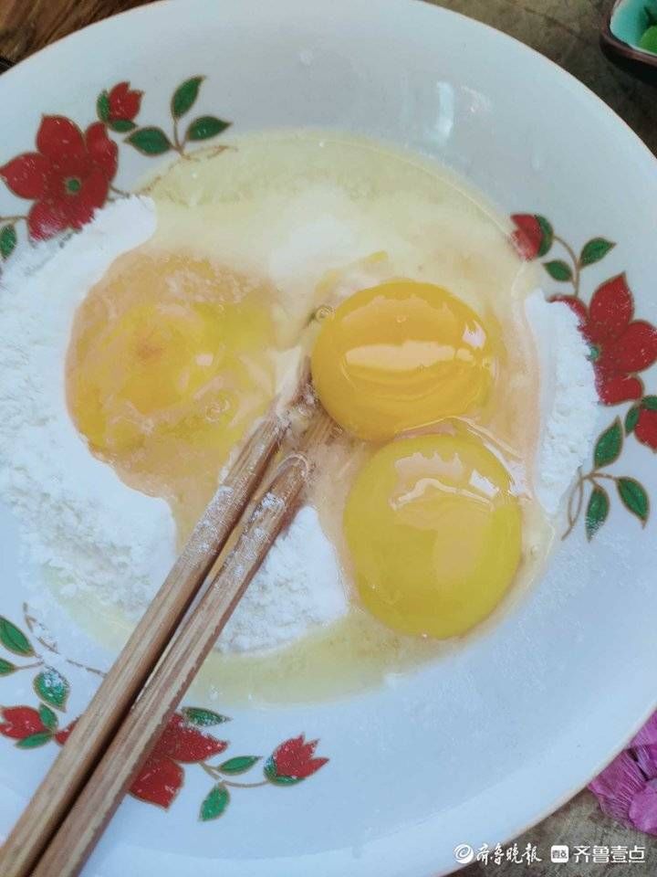 木槿花|壹粉食堂｜冒着鲜花香气的美食！自制木槿花鸡蛋饼，你吃过吗？