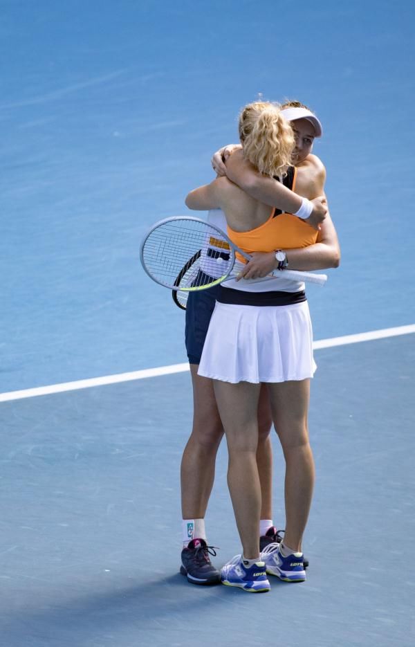 澳网|澳网女双决赛：克赖奇科娃/西尼亚科娃夺冠