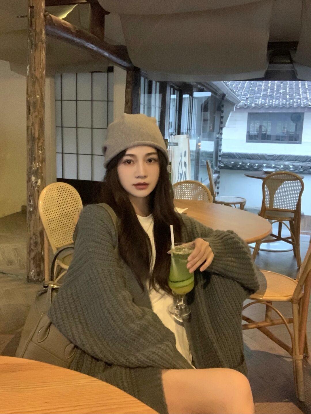 econ|秋季“毛衣”别乱穿,让博主为你演绎它的多种款式,穿出高级感