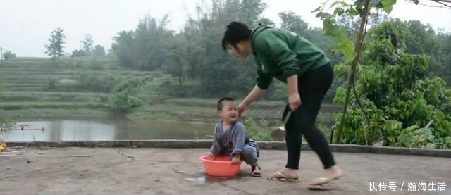 妈妈|两岁小孩被妈妈揍了,去外婆家避风头,结果到外婆家一看扭头就走