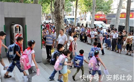 幼儿园老师|幼儿园老师不喜欢的3种“接娃方式”，不会明说，但家长要知道