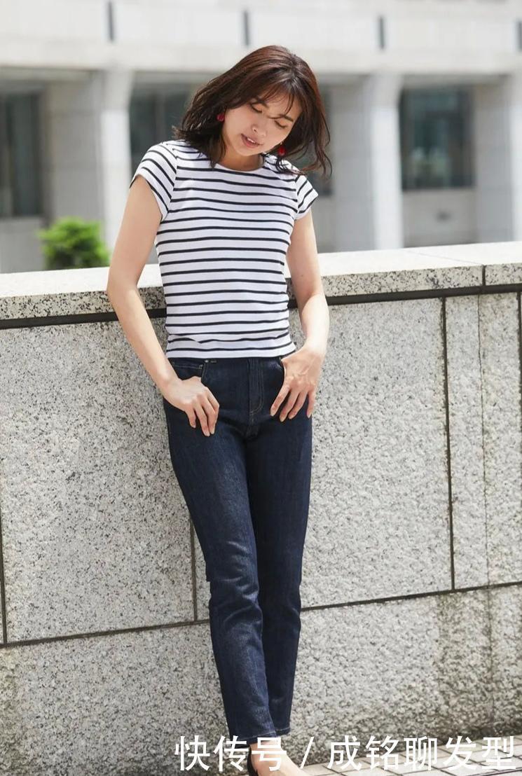 放弃老套的“大妈装”!试试减龄又百搭的条纹T恤,简单不失时尚