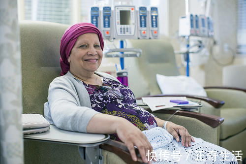 病人|肺癌晚期病人,最忌讳吃什么?吃肺癌靶向药真的能活很久?