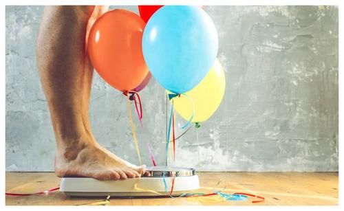 睡眠时间|哪些部位最容易长肉？不想喝一口水都长胖，劝你做好3件事