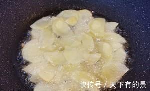 家常快手菜,青椒土豆炒火腿鸡蛋,荤素都有,简单营养,超下饭