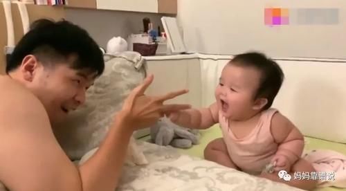 笑声|爸爸装睡逗宝宝玩,接下来宝宝笑声把心都萌化了