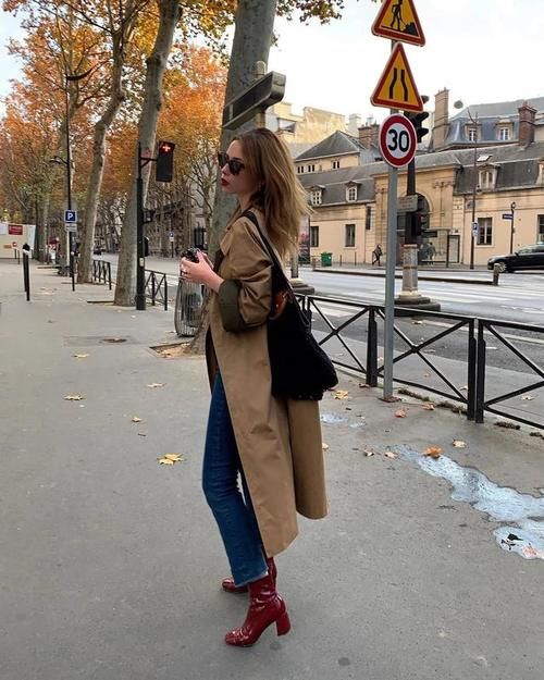 款式的靴|秋冬买靴子，尽量少买黑色，这3种“颜色”时髦百搭，显腿长