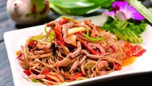 美食推荐：捞汁鸡翅，糖醋排骨，茶树菇炒牛肉，麻辣干锅鸭翅的做法