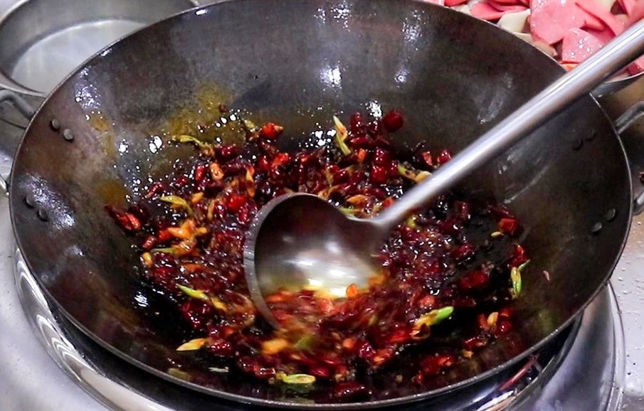 麻辣香锅家常实用做法，零难度零技巧，香辣下饭，吃不过瘾