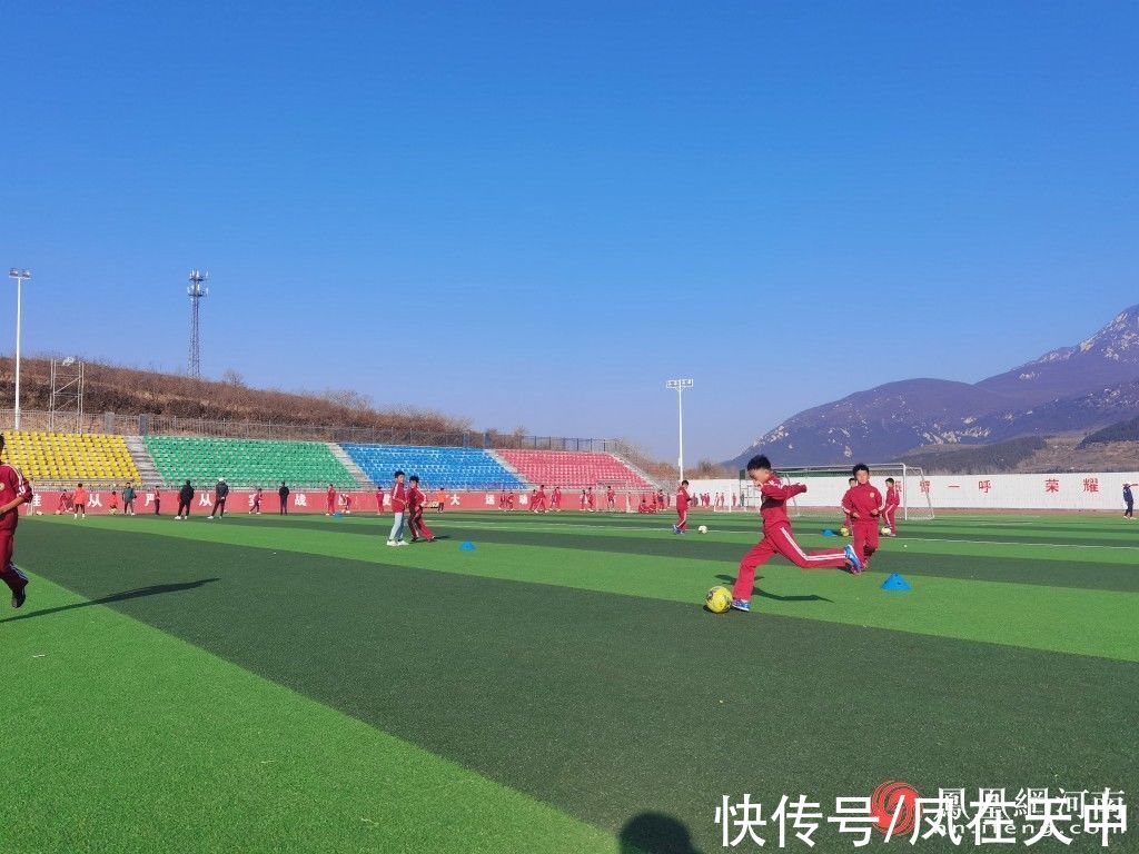 足球场|立长远 久久为功——鹅坡足球少年