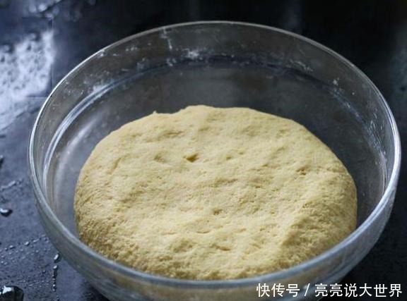 蒸发糕,别只会放酵母!多加一勺“它”,发糕蓬松香甜,吃着真香!
