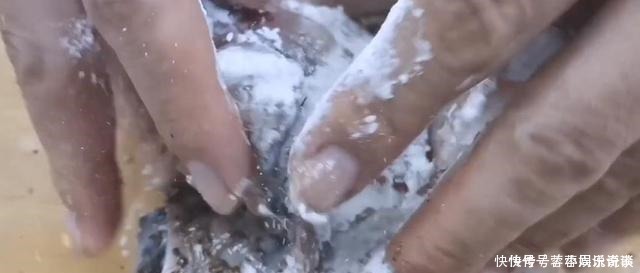 我家草鱼从不红烧,教你懒人做法,不加一滴水,上桌被全吃光!