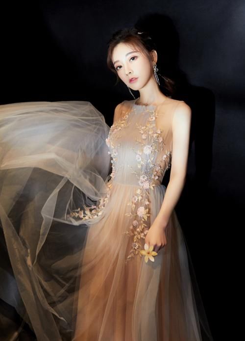 不能不关注的宝藏歌手！周深嗓音太好听，冯提莫作品值得pink