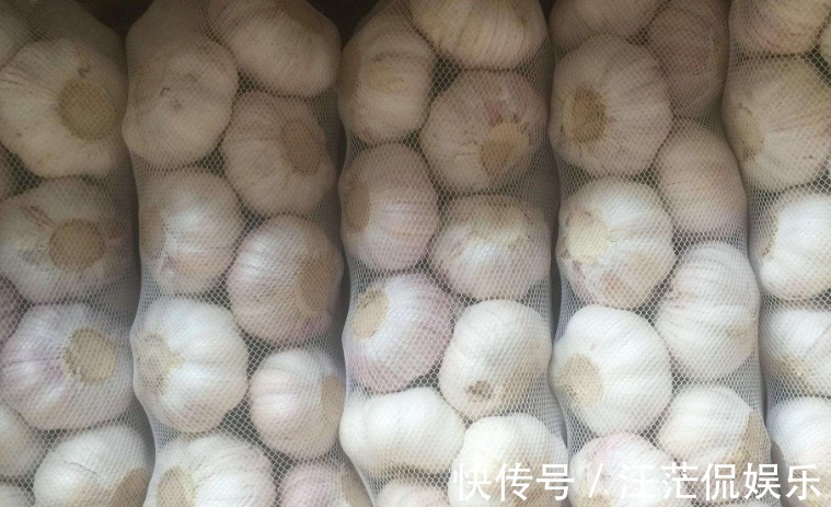 我才知道，保存大蒜如此简单，放1年不发芽不坏，不知道就亏了