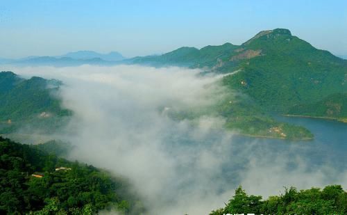 灵山春游季胜日寻春无觅处，锦绣灵山满庭芳