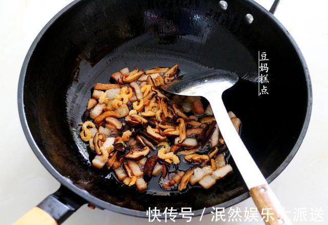 西兰花|白萝卜焖饭的做法,电饭煲简单一焖,连吃2碗才过瘾