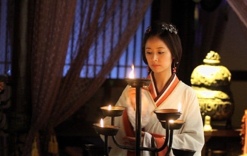 宠妃|为了宠妃,他废掉皇后,杀害儿子,最后他晚年被儿媳妇欺负