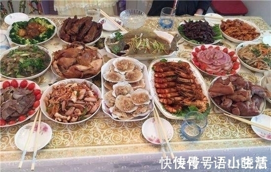 除夕年夜饭,每家每户都不一样,看到这10桌年夜饭,您符合那个?