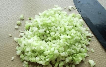 脆嫩|包萝卜饺子,萝卜需要焯水吗?教你正确做法,饺子脆嫩鲜香超好吃