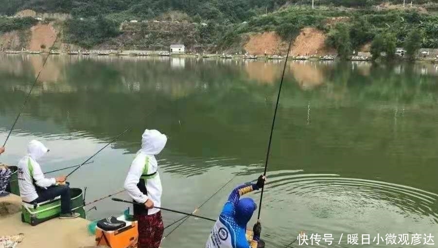 浮漂|草鱼越大越不好钓，哪料用了这3招，竿子立马大弯弓，服了