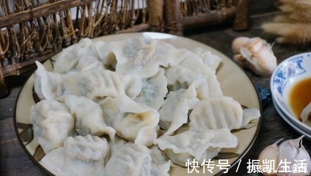 这个馅的饺子百吃不厌,我家每周都包一次,馅香味美,真好吃