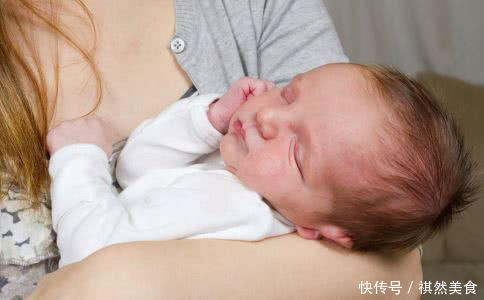 脊柱|越来越多的宝宝脊柱弯曲,全是因为父母这4个动作,出现过的快住手