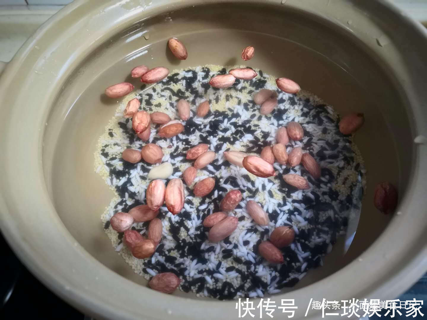 板栗黑米粥|这碗粥,女人喝了益气补血,孩子喝了强筋健骨,营养不比八宝粥差