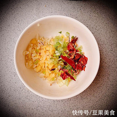 炒豆芽|冬日滋补不上火，这道「减肥菜谱」炒豆芽你需要拥有