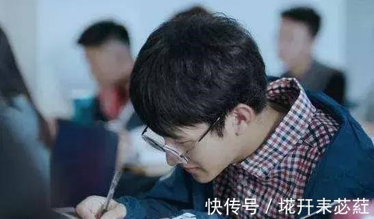 父母|什么的家庭能养出学霸研究结果表明,和家长想的恰好相反