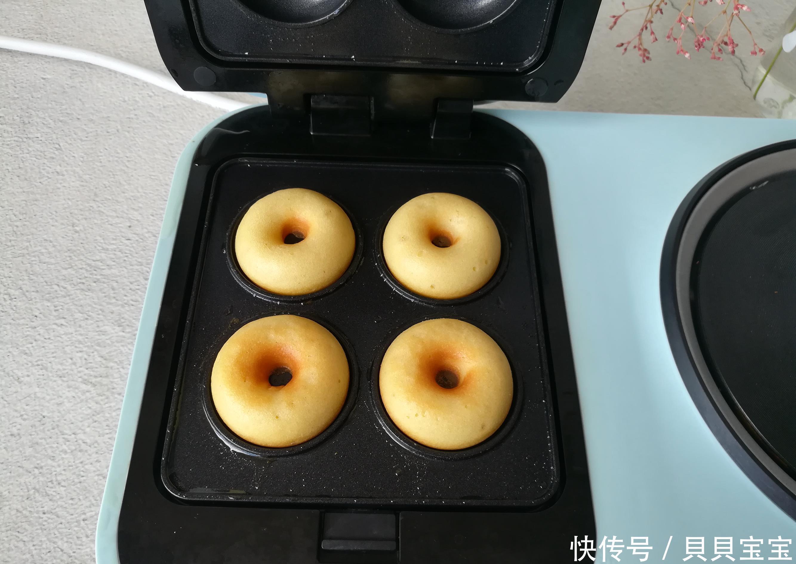 龙宝|孩子迷上这蛋糕,不加牛奶不加水,无需打发免烤箱,蓬松又香软