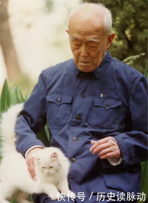 一生多病多灾的季羡林,却健康活到98岁,秘诀是“三不”养生之道