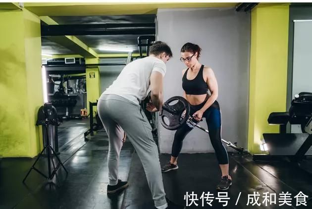 初学者|为什么你应该使用T形杠铃胸前推(Landmine Press)?因为很值得