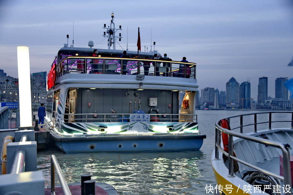 翁源|携外孙游上海外滩码头掠影【严建设】