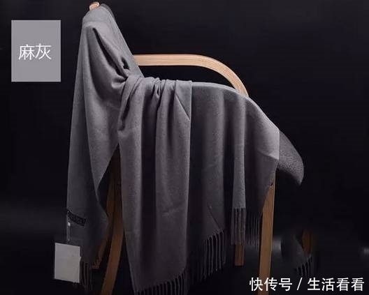 灰色大衣|原来围巾和大衣这么配,让你轻松撩到男神!女人最热爱的就属它了